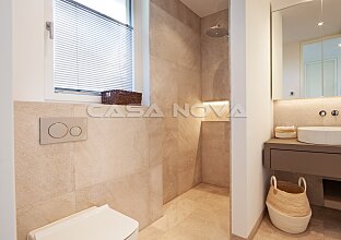 Ref. 2503246 | Modern bathroom with glass shower