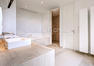 Ref. 2503246 | Amplio cuarto de baño con toques modernos