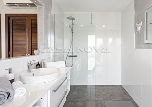 Ref. 2503253 | Moderno baño con ducha de cristal