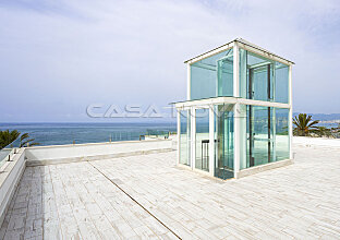 Ref. 2503253 | Amplia terraza en la azotea con ascensor de cristal y vista panorámica