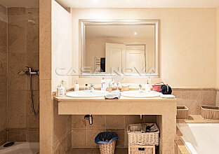 Ref. 1203256 | Large bathroom with bath and shower