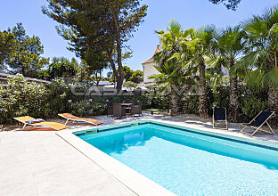 Ref. 2403258 | Private pool with sun loungers and seating area