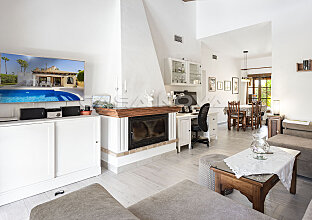 Ref. 2303264 | Bright living area with open fireplace