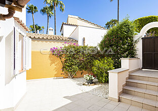 Ref. 2303264 | Entrance area to the golf villa property