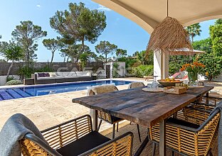 Ref. 2303287 | Stylish villa with beautiful garden and holiday rental licence