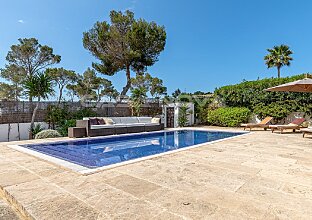 Ref. 2303287 | Stylish villa with beautiful garden and holiday rental licence