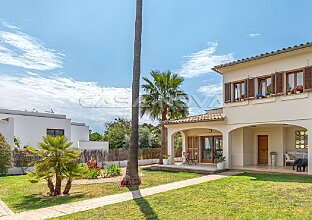 Ref. 2303287 | Stylish villa with beautiful garden and holiday rental licence