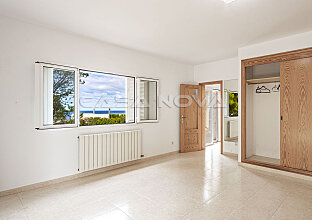 Ref. 2503290 | Hauptschlafzimmer mit Einbauschränken und Meerblick