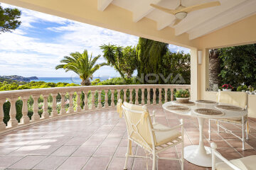 Eindrucksvolle Villa mit Panorama- und Meerblick