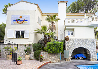Ref. 2503333 | Mediterrane Villa mit Pool in 1. Meereslinie und Strandzugang