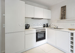 Ref. 1303342 | Stylish modernized apartment within walking distance to the beach