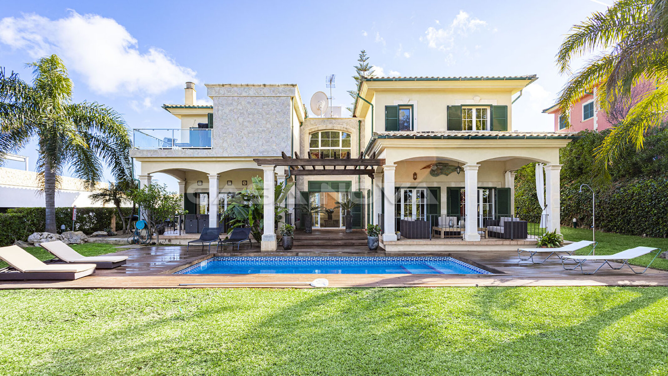 Exquisita villa de lujo con vistas al mar en precioso pueblo costero