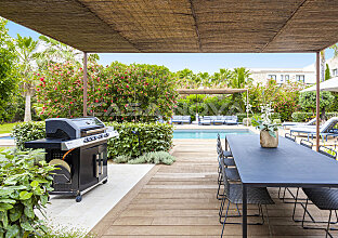 Ref. 2503449 | Moderne Villa mit großem Pool und gepflegtem Garten