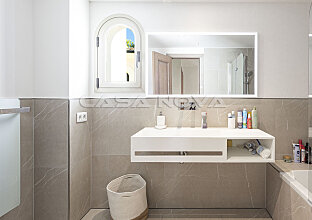Ref. 2303509 | Helles Badezimmer mit Badewanne