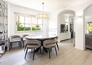Ref. 2303509 | Light-flooded dining area with chic accents
