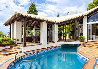 Ref. 2403512 | Charming luxury villa