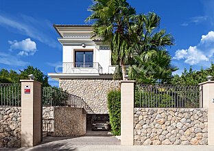 Ref. 2403515 | Charming luxury villa within walking distance of the marina