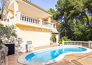 Ref. 2403535 | Charming villa with private pool and large garden
