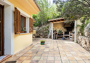 Ref. 2403535 | Charming villa with private pool and large garden
