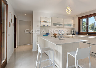 Ref. 2503588 | Traumvilla mit Pool und Teilmeerblick 