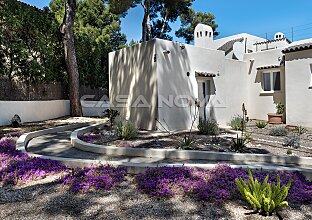 Ref. 2403599 | Romantic luxury villa with sea views