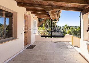 Ref. 2303718 | Mediterrane Villa mit viel Potenzial und Teilmeerblick 