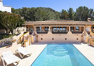 Ref. 2303718 | Mediterrane Villa mit viel Potenzial und Teilmeerblick 