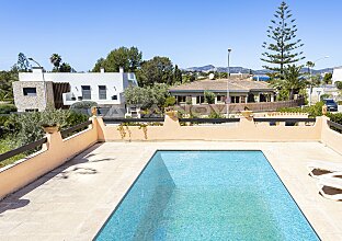 Ref. 2303718 | Mediterrane Villa mit viel Potenzial und Teilmeerblick 