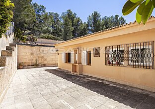 Ref. 2303718 | Mediterrane Villa mit viel Potenzial und Teilmeerblick 