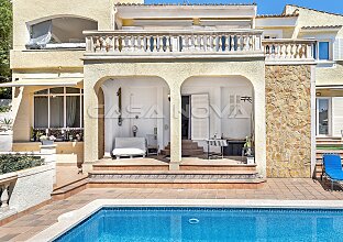 Ref. 2551594 | Precioso chalet con vistas panorámicas y piscina en zona privilegiada