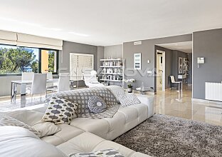 Ref. 1303724 | Schönes Penthaus mit Teilmeerblick in beliebter Lage 