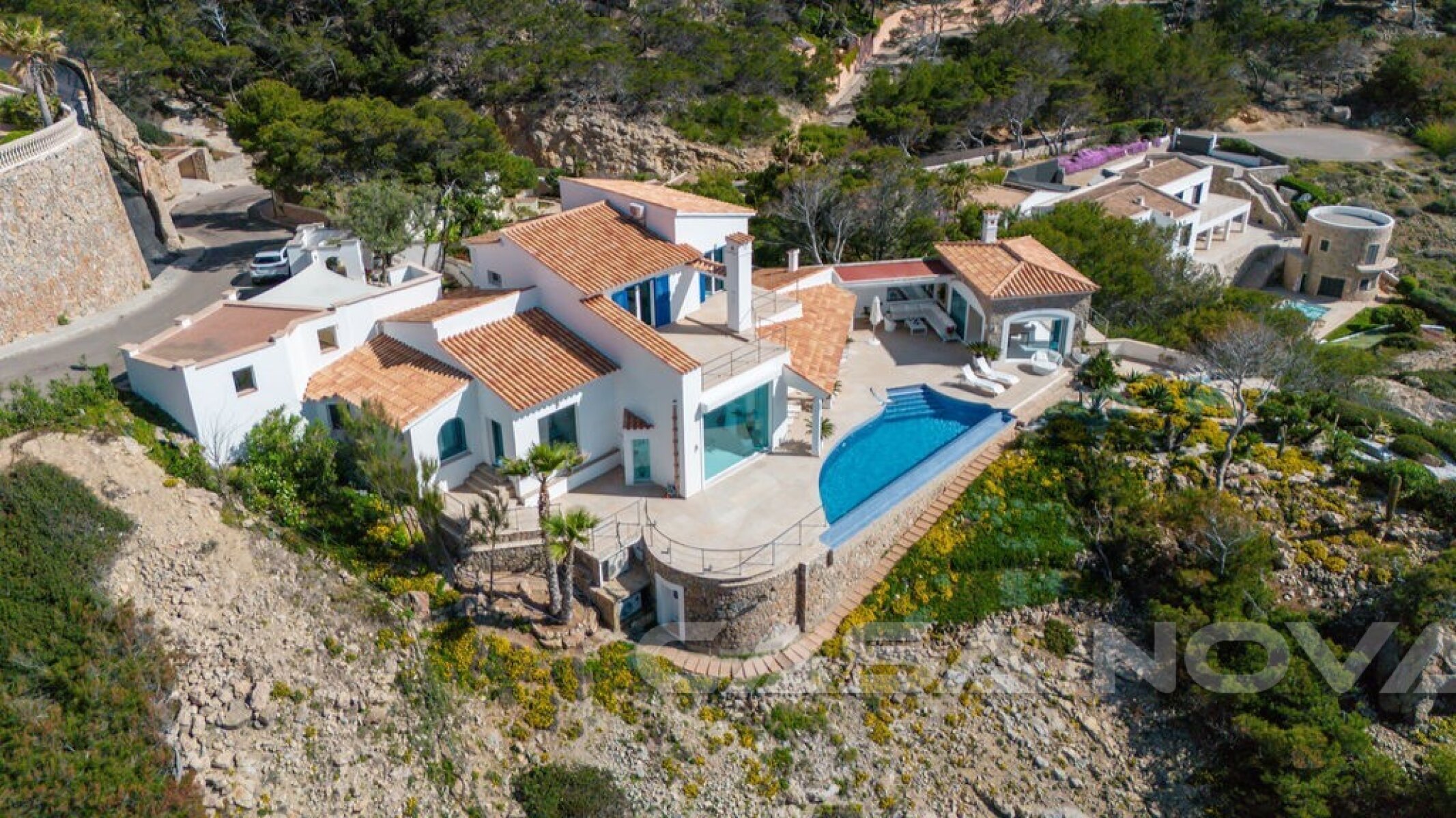 Villa idílica con ambiente isleño en 1a línea de mar 