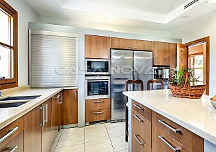 Ref. 2403582 | Top renovated luxury villa in a popular residential area
