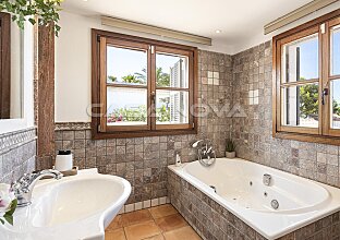 Ref. 2503786 | Exclusiva villa de estilo mediterráneo con apartamento de invitados en la mejor ubicación