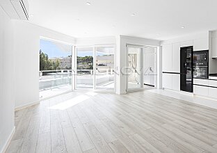 Ref. 1203814 | Piso reformado en 1a línea de mar