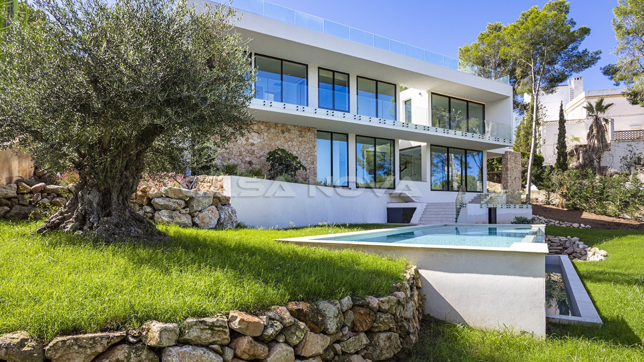 Luxurious new-build villa with stunning views