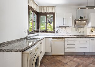 Ref. 2303769 | EXKLUSIV BEI UNS: Investment-Villa in Yachthafennähe