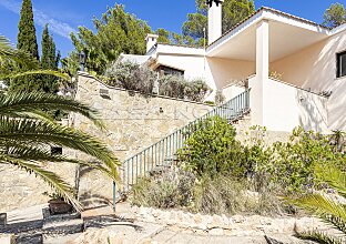 Ref. 2303769 | EXKLUSIV BEI UNS: Investment-Villa in Yachthafennähe