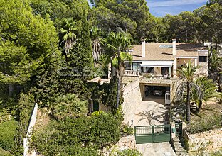 Ref. 2303769 | EXKLUSIV BEI UNS: Investment-Villa in Yachthafennähe