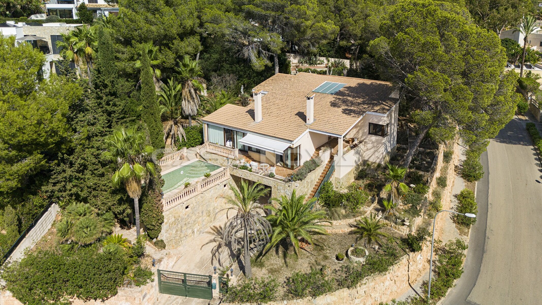 EXKLUSIV BEI UNS: Investment-Villa in Yachthafennähe