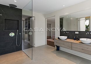 Ref. 2403825 | Luxury villa with pool in an exclusive residential area