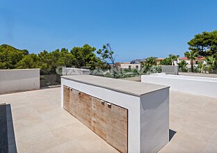 Ref. 2403825 | Luxury villa with pool in an exclusive residential area