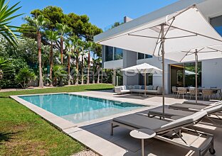Ref. 2403825 | Luxury villa with pool in an exclusive residential area