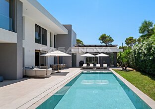 Ref. 2403825 | Luxury villa with pool in an exclusive residential area