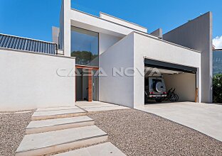 Ref. 2403825 | Luxury villa with pool in an exclusive residential area