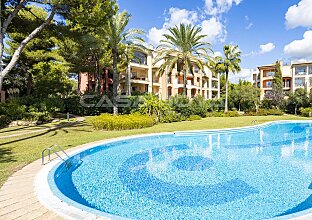 Ref. 1303828 | Soleado piso en una popular residencia junto al campo de golf