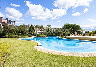Ref. 1303828 | Soleado piso en una popular residencia junto al campo de golf