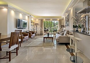 Ref. 1303828 | Soleado piso en una popular residencia junto al campo de golf