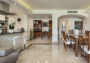 Ref. 1303828 | Soleado piso en una popular residencia junto al campo de golf