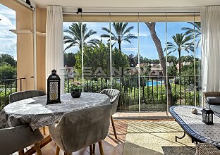 Ref. 1303828 | Soleado piso en una popular residencia junto al campo de golf